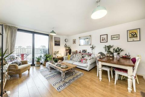 1 bedroom flat to rent, Albatross Way, London SE16