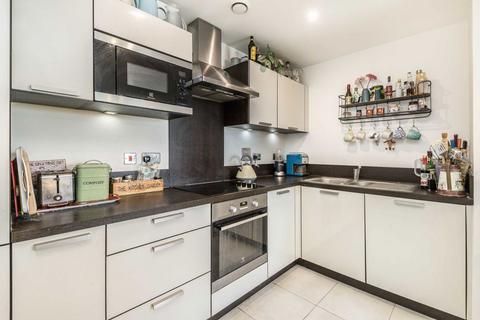 1 bedroom flat to rent, Albatross Way, London SE16