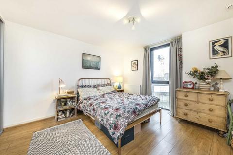 1 bedroom flat to rent, Albatross Way, London SE16