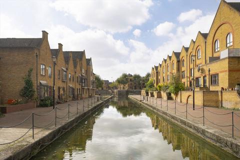 1 bedroom flat to rent, Waterman Way, London E1W