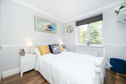 1 bedroom flat to rent, Waterman Way, London E1W