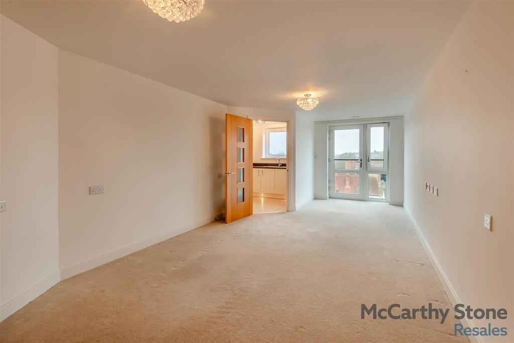 8679643-interior02.jpg