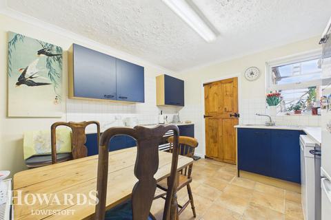 2 bedroom terraced house for sale, London Road, Kessingland