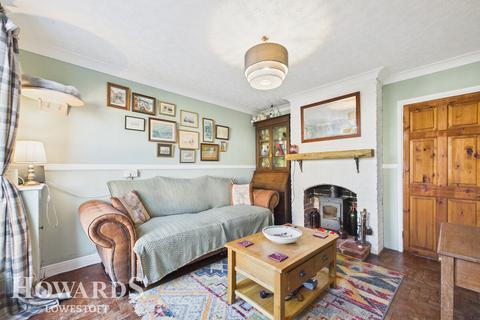 2 bedroom terraced house for sale, London Road, Kessingland