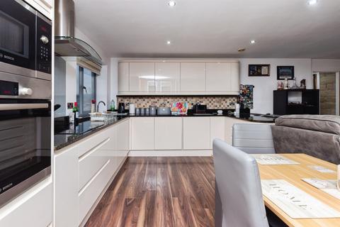 2 bedroom apartment for sale, Park Road, ELLAND