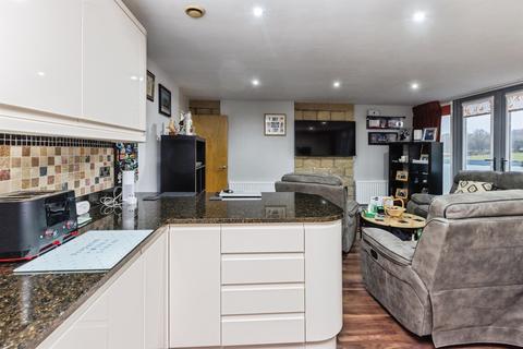2 bedroom apartment for sale, Park Road, ELLAND