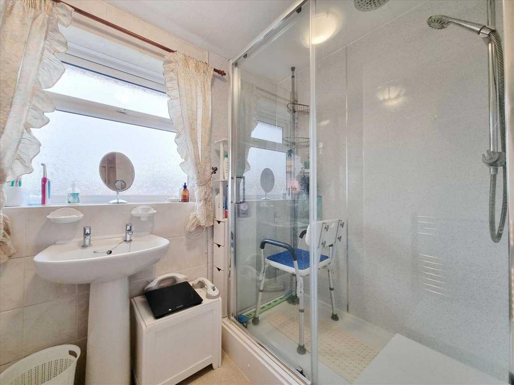 Shower Room: