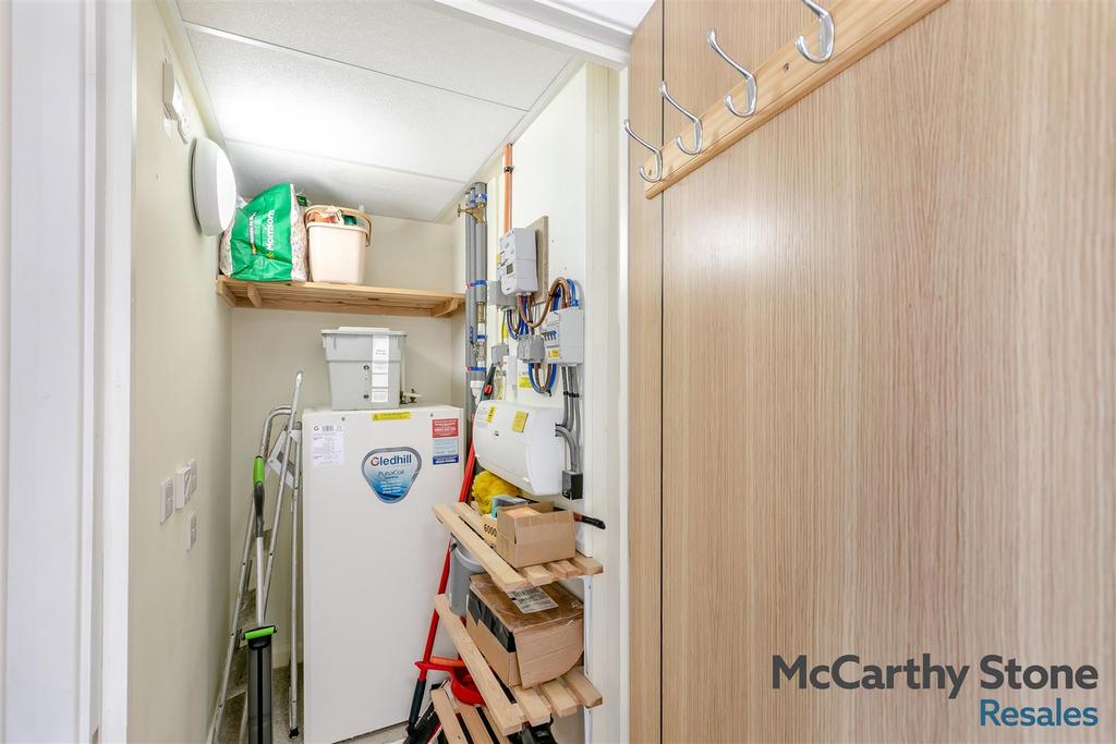 8678912-interior10.jpg
