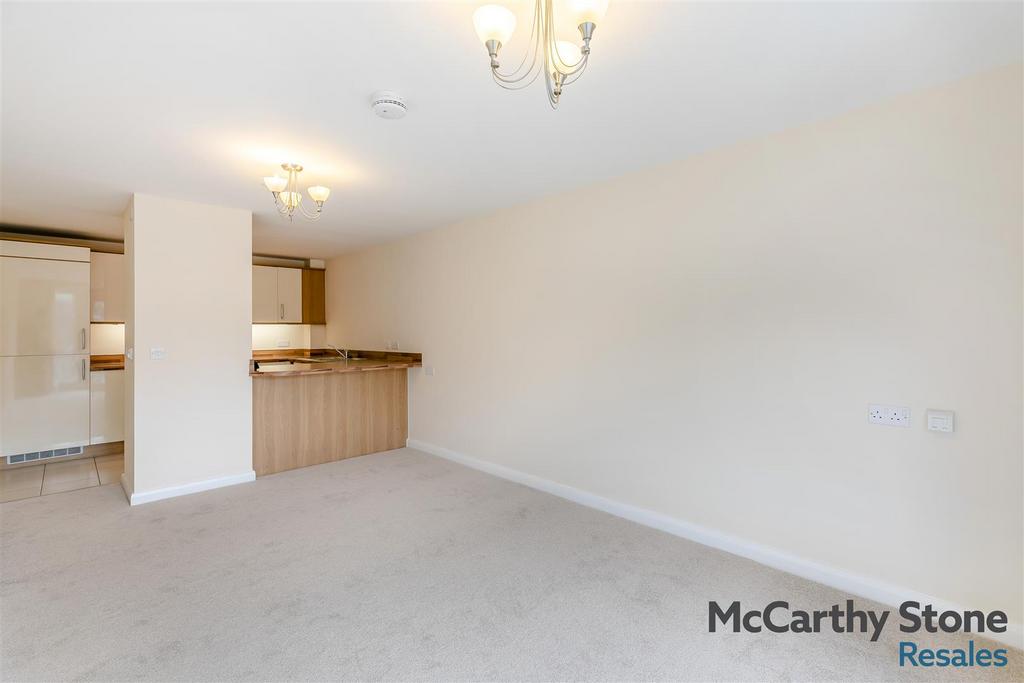 8678912-interior02.jpg