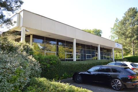 Distribution warehouse to rent, Sunrise Pky Milton Keynes MK14 6BW