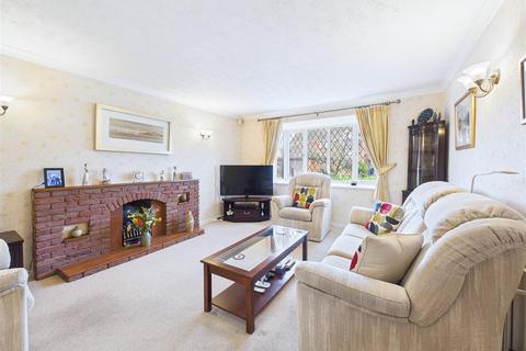undefined, Essington Close, Shenstone