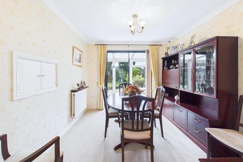 undefined, Essington Close, Shenstone