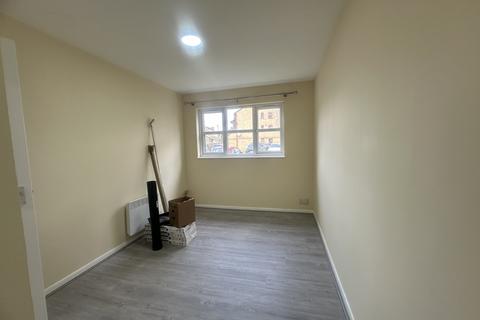 2 bedroom flat to rent, Swallow Drive, London NW10