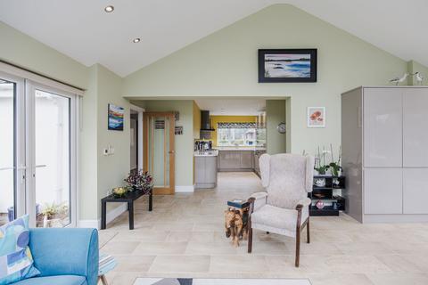 undefined, Modern Three Bedroom Detached Bungalow in Hingham