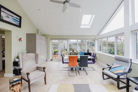 3 bedroom detached bungalow for sale, Modern Three Bedroom Detached Bungalow in Hingham