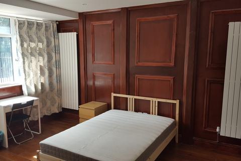 5 bedroom house share to rent, kingston road, WIMBLEDON SW19