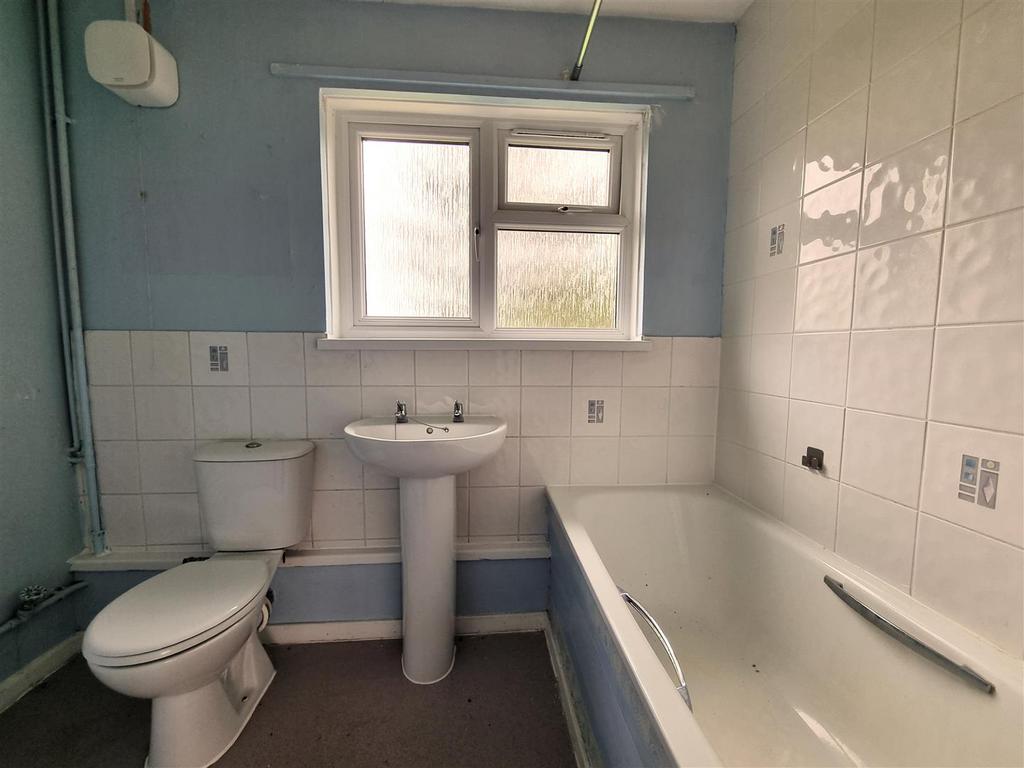 16 Abdon - Bathroom.jpg