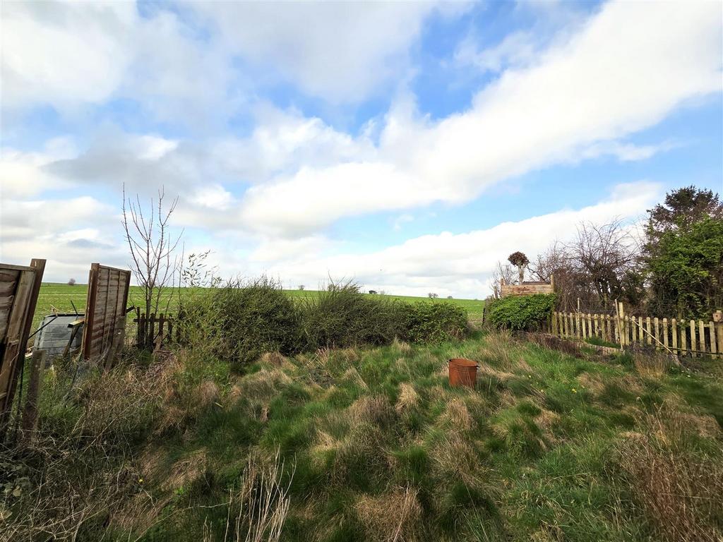 Abdon Close - Top Garden.jpg