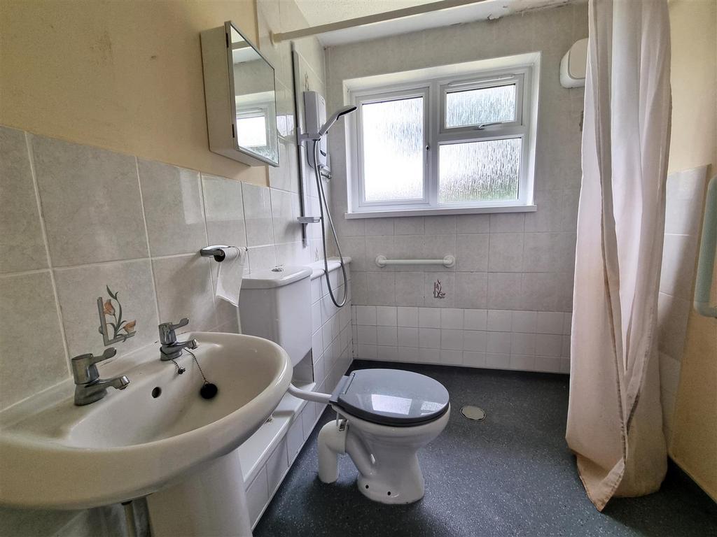 15 Abdon - Shower Room.jpg