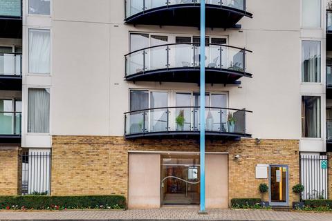 3 bedroom flat to rent, Boardwalk Place, Canary Wharf, London, E14