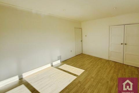 2 bedroom semi-detached house to rent, Falcon Crescent, Clifton, Swinton, M27
