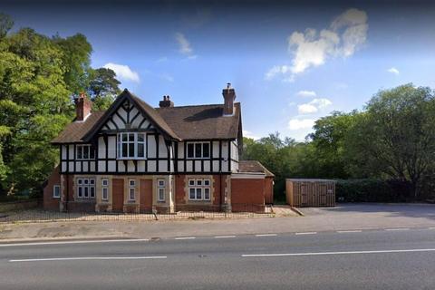 1 bedroom ground floor flat for sale, Farnham Road, Farnham GU10