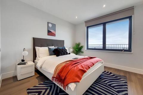3 bedroom flat to rent, Merrick Road, Southall, London, UB2