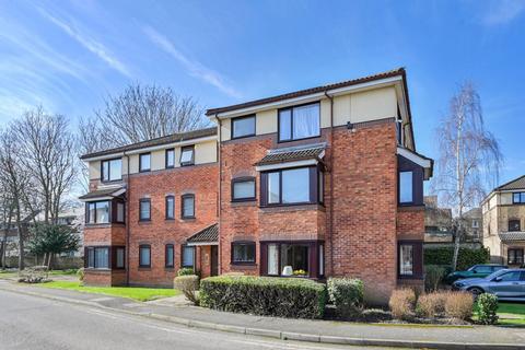 2 bedroom flat to rent, Chaseley Drive, Chiswick, London, W4