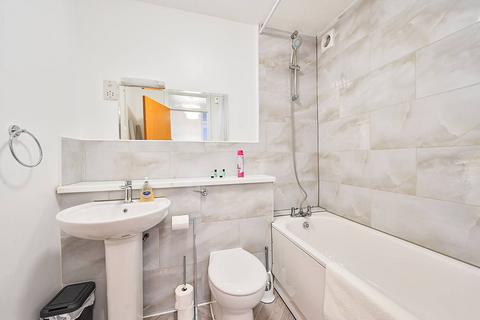 2 bedroom flat to rent, Chaseley Drive, Chiswick, London, W4