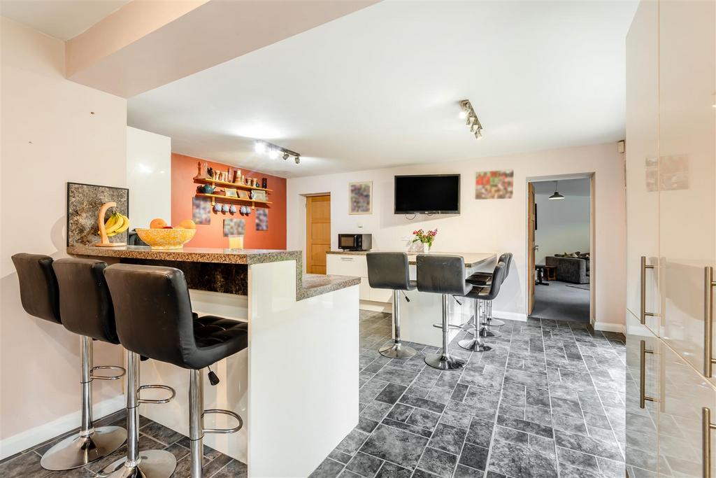 8680127-interior19.jpg