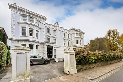 undefined, Kings Road, Richmond, TW10