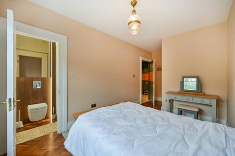 undefined, Kings Road, Richmond, TW10