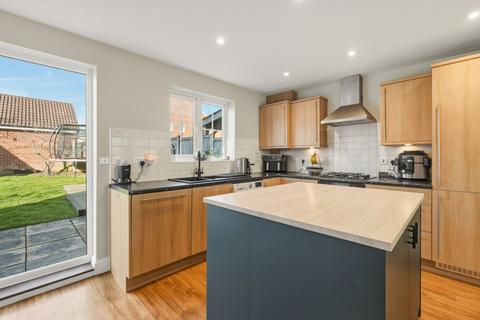 4 bedroom semi-detached house for sale, Wyndrell Close, Dunmow CM6