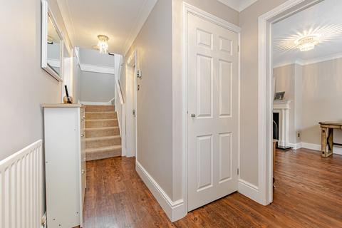 4 bedroom detached house for sale, Larkin Close, Brentwood, CM13