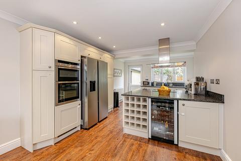 4 bedroom detached house for sale, Larkin Close, Brentwood, CM13