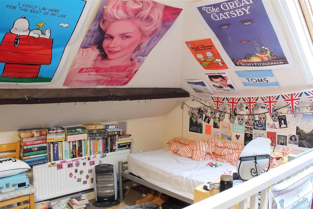 4 Love Lane bed 4.4.JPG