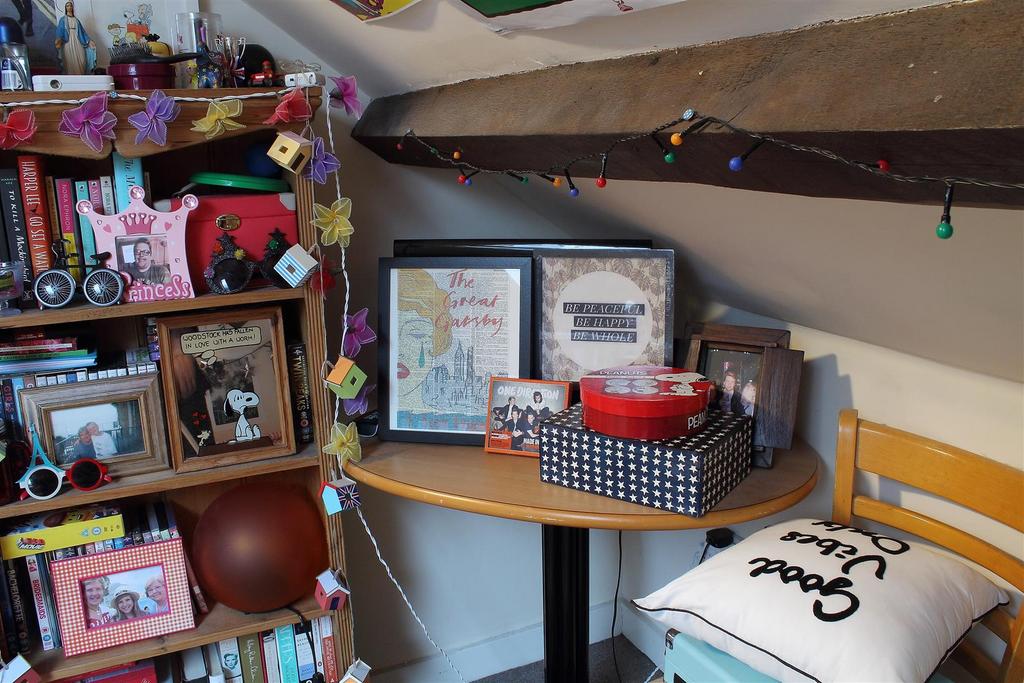 4 Love Lane bed 4.8.JPG