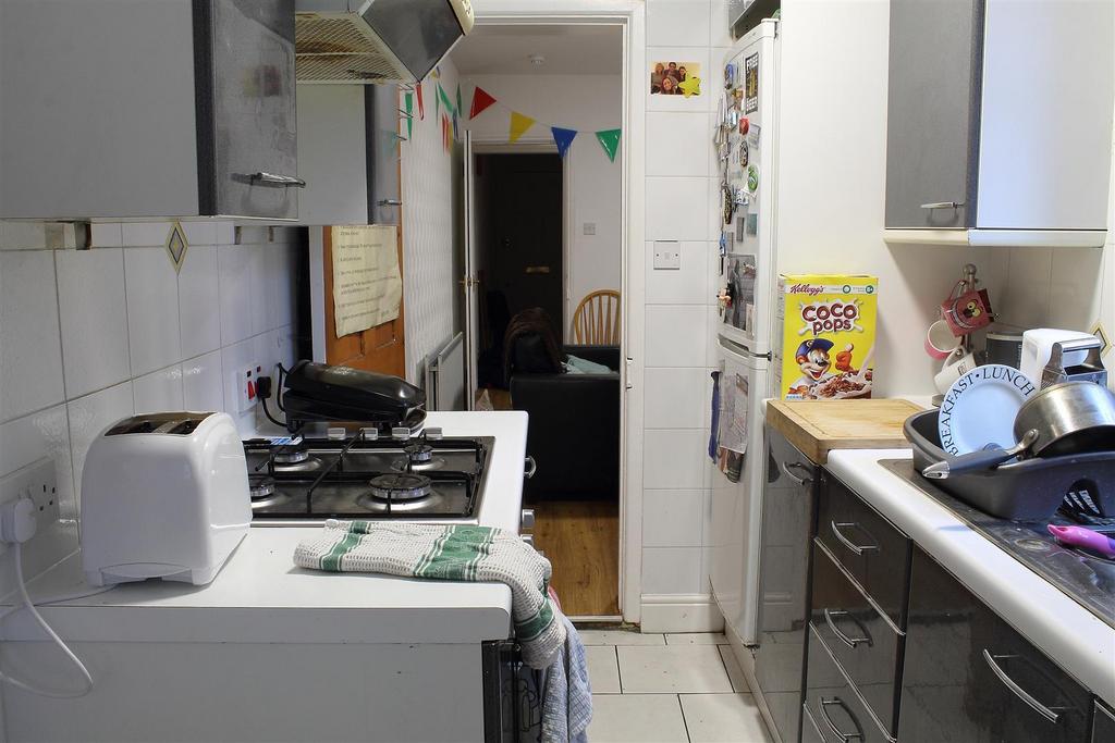 4 Love Lane kitchen 2.JPG
