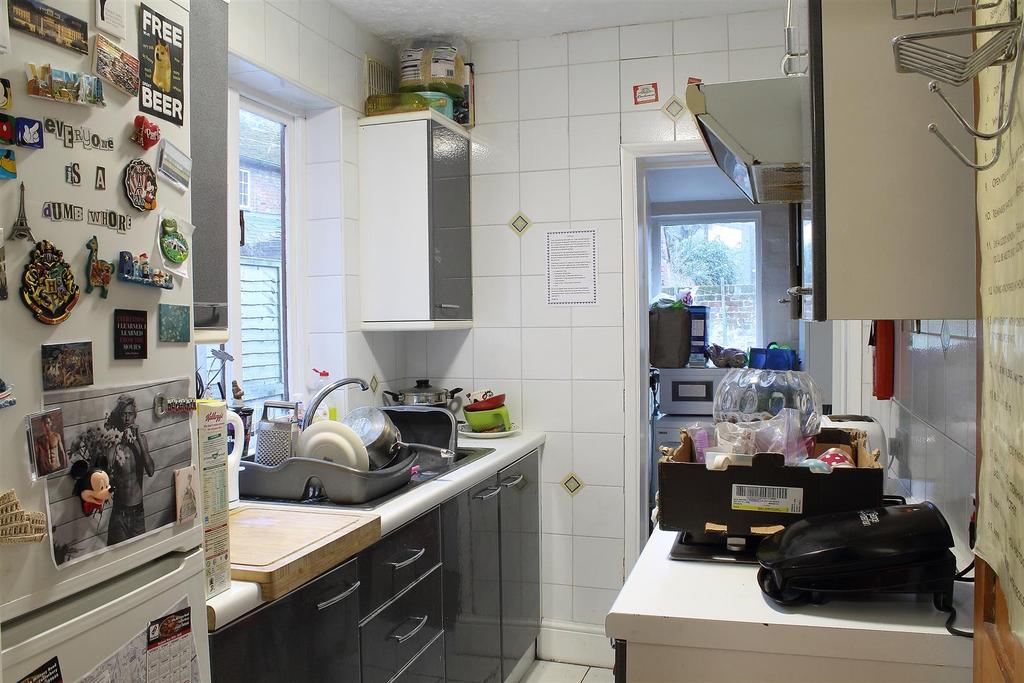 4 Love Lane kitchen.JPG