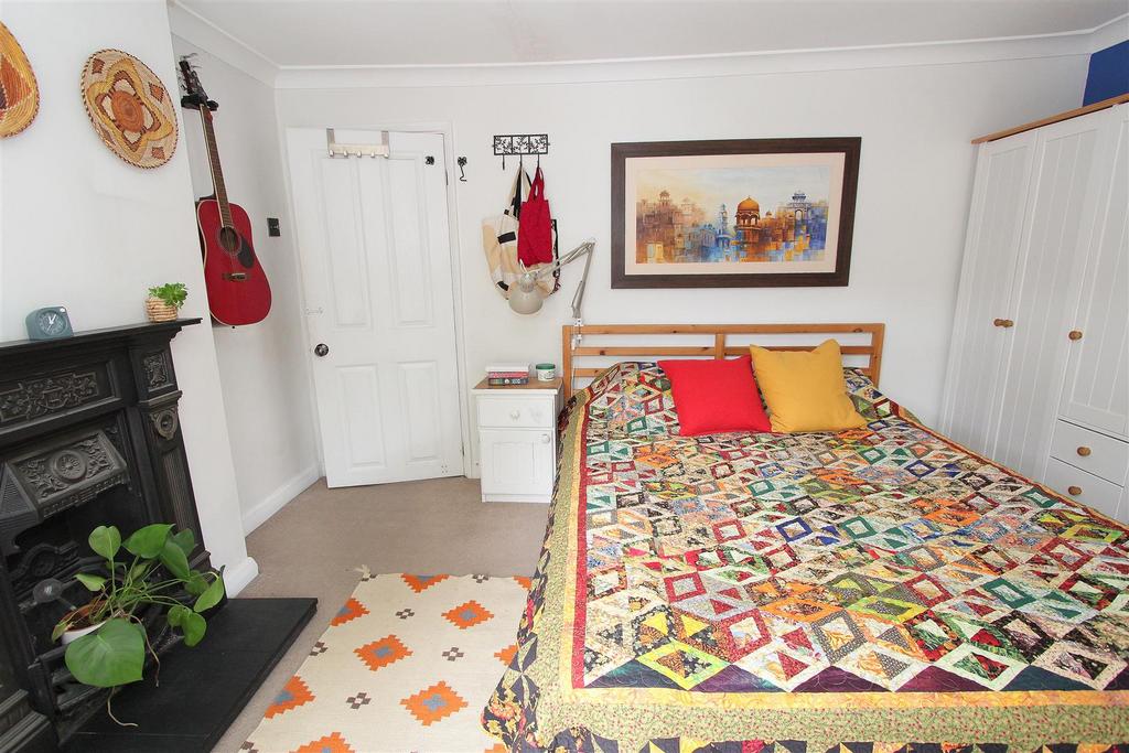 Bed 1b.JPG