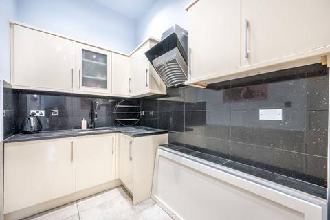 1 bedroom flat to rent, Warwick Road, Earls Court, London, SW5