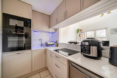 2 bedroom maisonette for sale, Tolvaddon Close, Goldsworth Park, Woking, Surrey, GU21