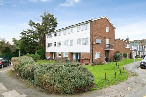 2 bedroom flat for sale, Market Avenue, Wickford, Essex, SS12