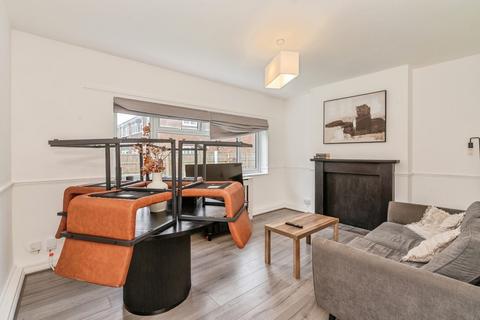 2 bedroom flat for sale, Market Avenue, Wickford, Essex, SS12
