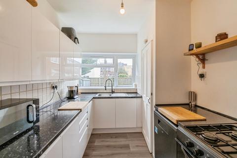 2 bedroom flat for sale, Market Avenue, Wickford, Essex, SS12