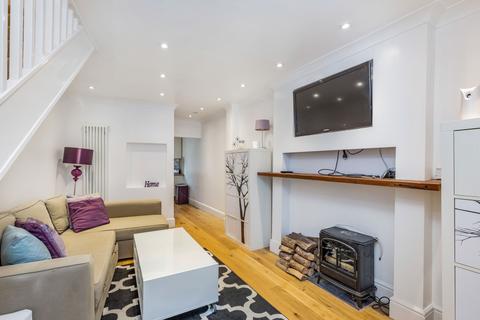 2 bedroom flat to rent, Caxton Road, London, W12
