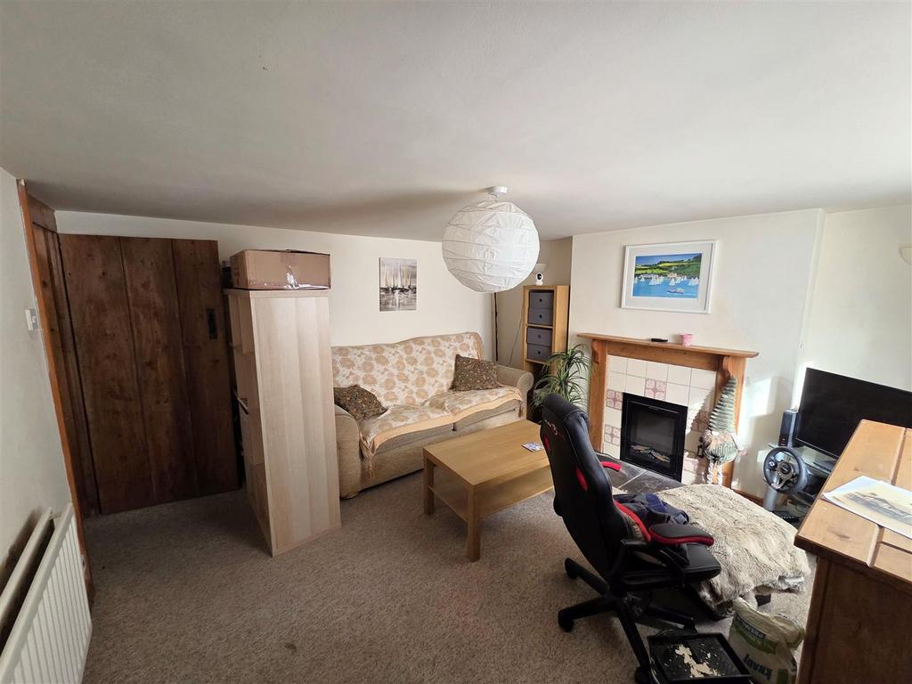 56 Pound - Sitting Room.jpg