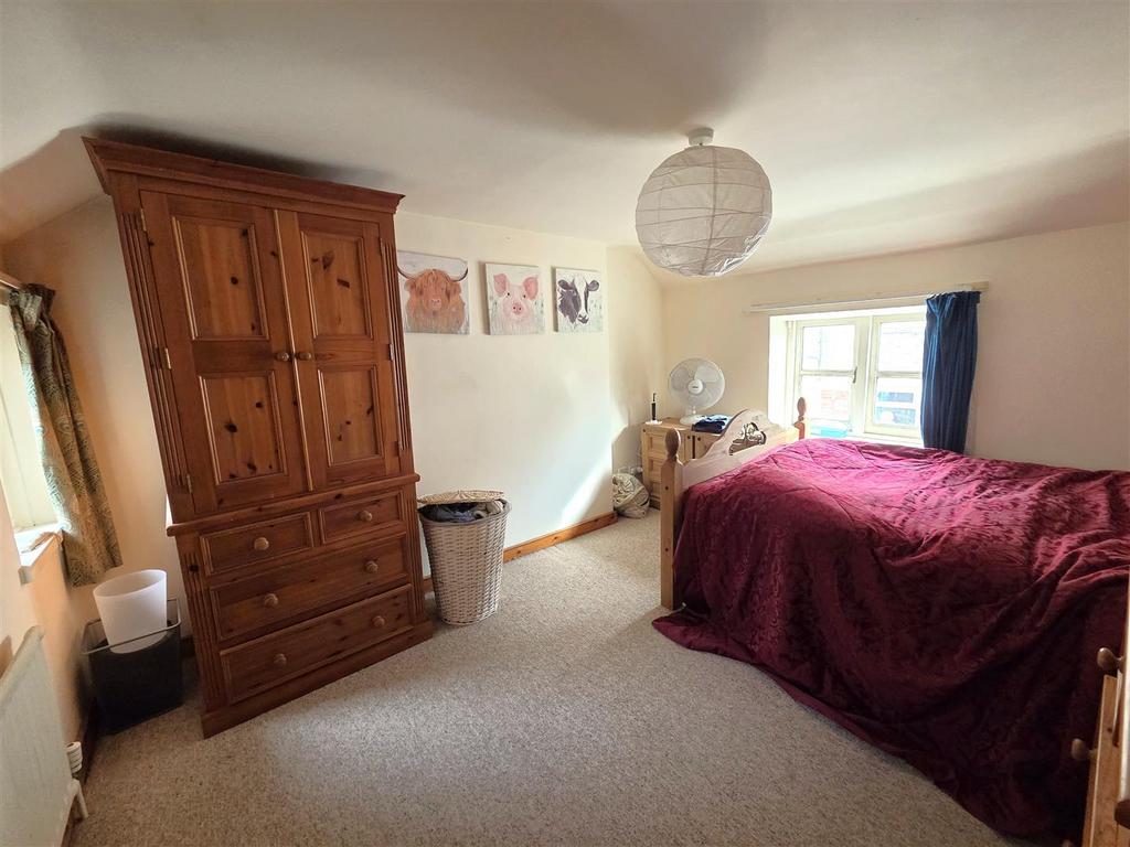 56 Pound - Bedroom1.jpg