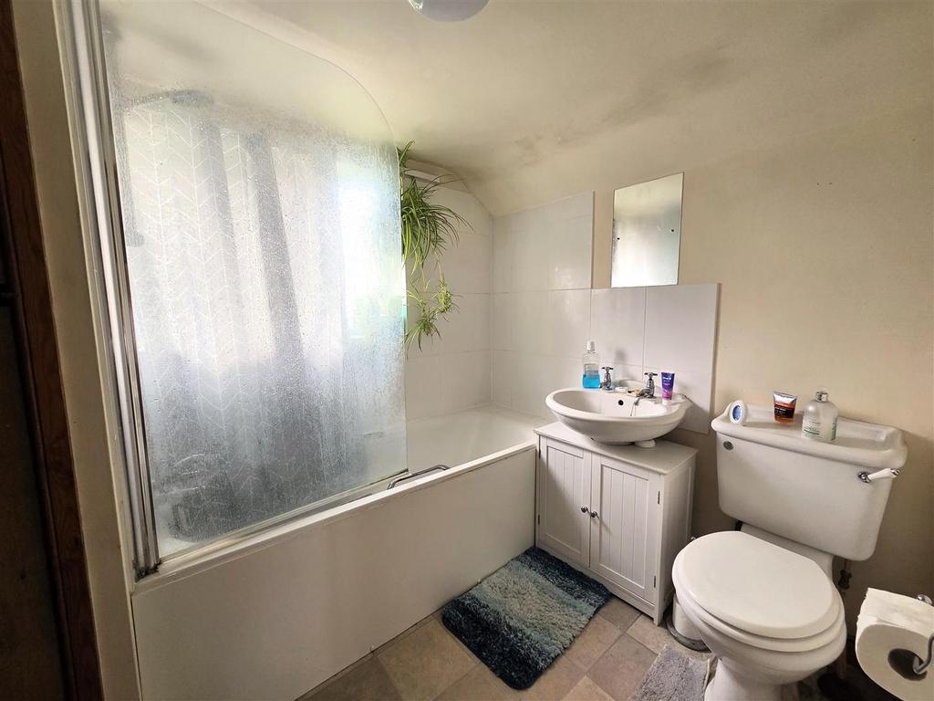 56 Pound - Bathroom.jpg