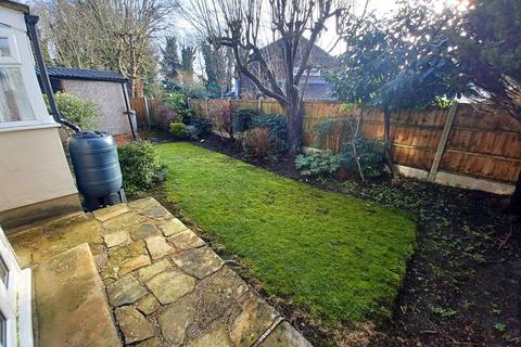 4 bedroom detached house to rent, Oakwell Oval, Leeds, West Yorkshire, LS8